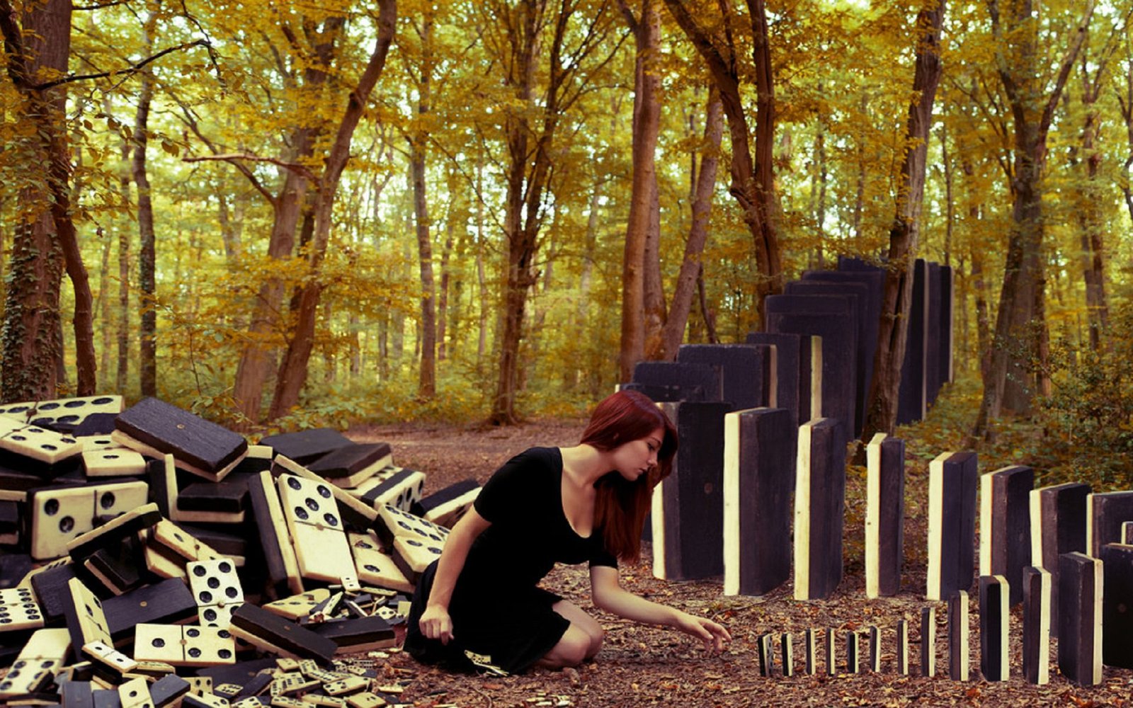 The domino effect of rumors and gossip